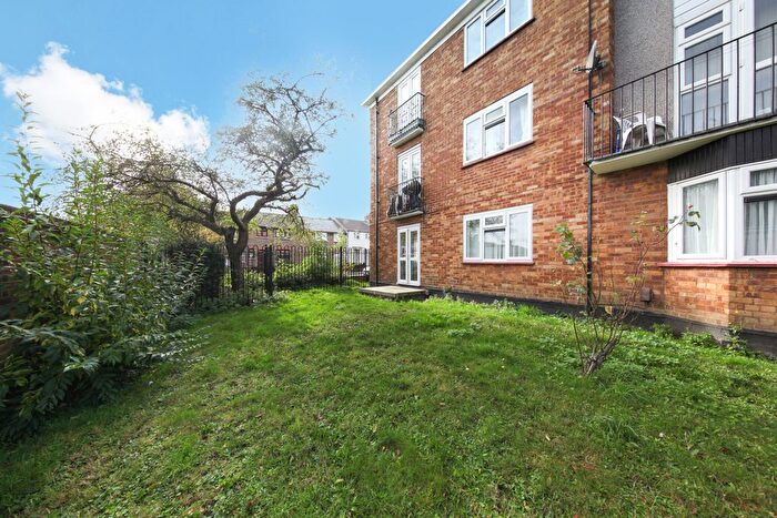 1 Bedroom Flat To Rent In Manor Close, Walthamstow, E17