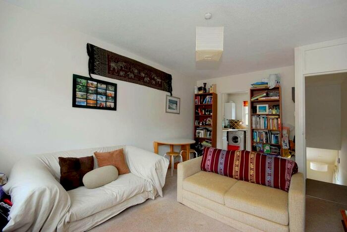 1 Bedroom Flat To Rent In Hullbridge Mews, London, N1