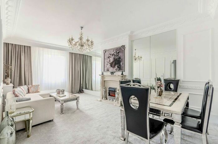 2 Bedroom Flat To Rent In Westbourne Street, Hyde Park Estate, London, W2