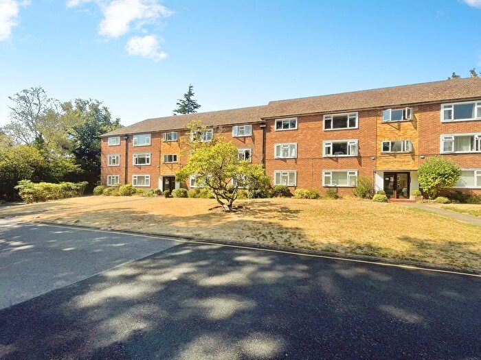2 Bedroom Flat To Rent In Christchurch Road, Virginia Water, Surrey, GU25