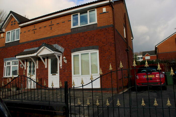 3 Bedroom House To Rent In Dentdale Drive, L5