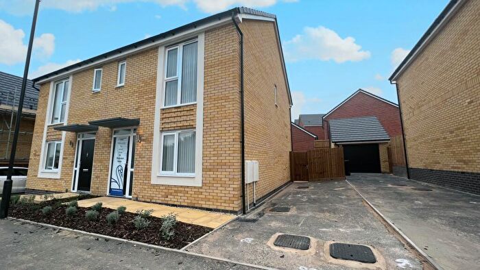 3 Bedroom Semi-Detached House To Rent In Quarry Grove, Clay Cross, Chesterfield, S45