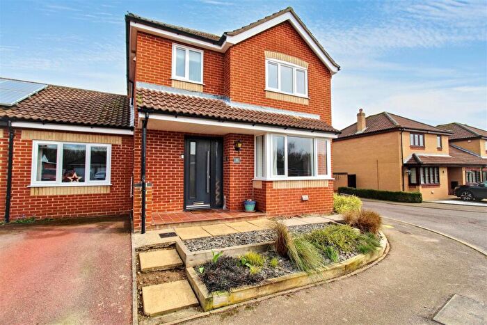 4 Bedroom Link Detached House For Sale In Starling Close, Aylsham, NR11