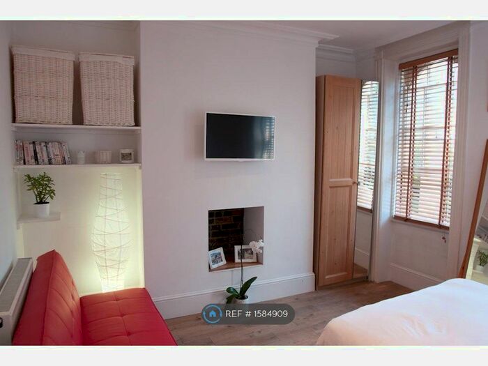 1 Bedroom Flat To Rent In Hackney Road, London, E2