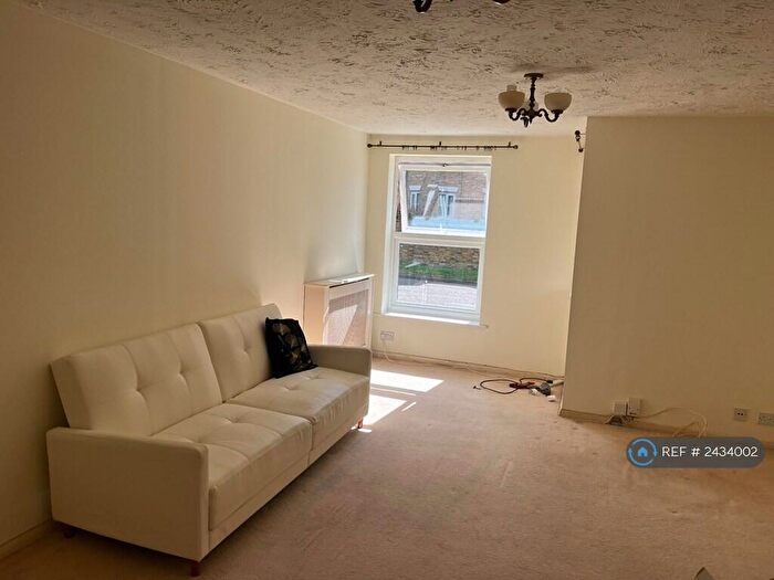 1 Bedroom Flat To Rent In Millers Green Close, Enfield, EN2