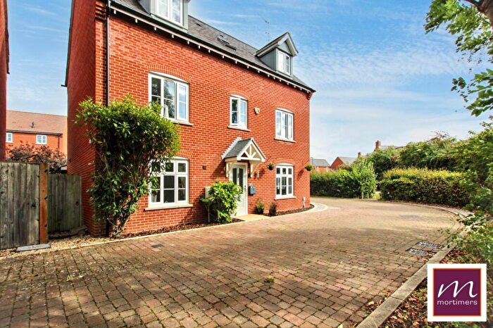 5 Bedroom Detached House For Sale In Malford Crescent, Aylesbury, HP19