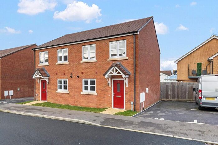 3 Bedroom Semi Detached House For Sale In Greenhouse Close, Buckingham Fields, Northampton, NN4