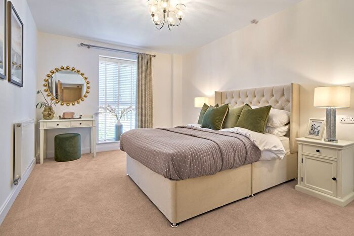 2 Bedroom Flat To Rent In Queens Road, Weybridge, KT13