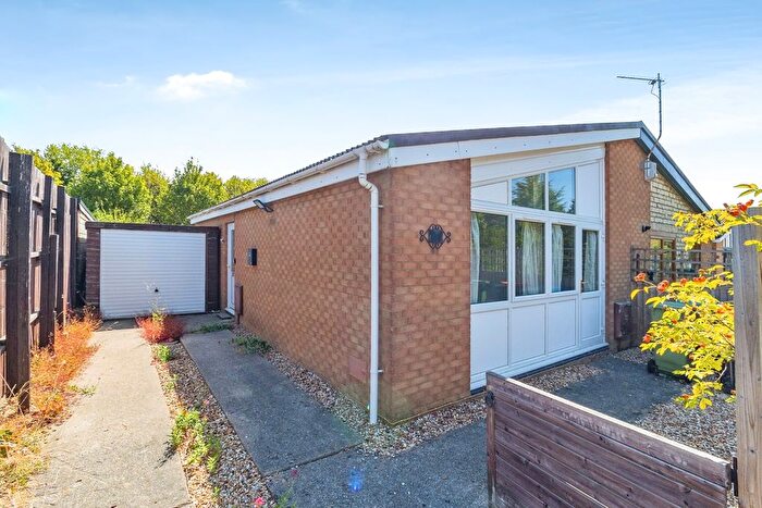 2 Bedroom Bungalow For Sale In Fulwoods Drive, Leadenhall, Milton Keynes, Buckinghamshire, MK6