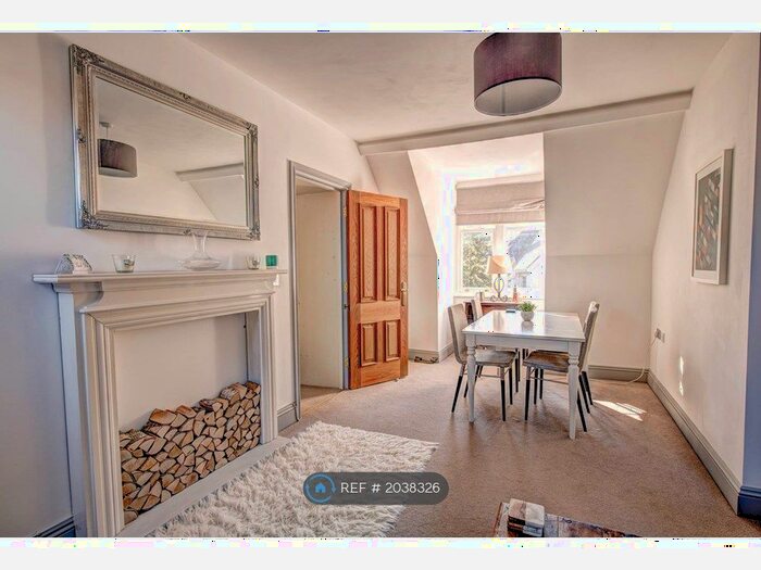 2 Bedroom Flat To Rent In Chine View Mansions, Bournemouth, BH4