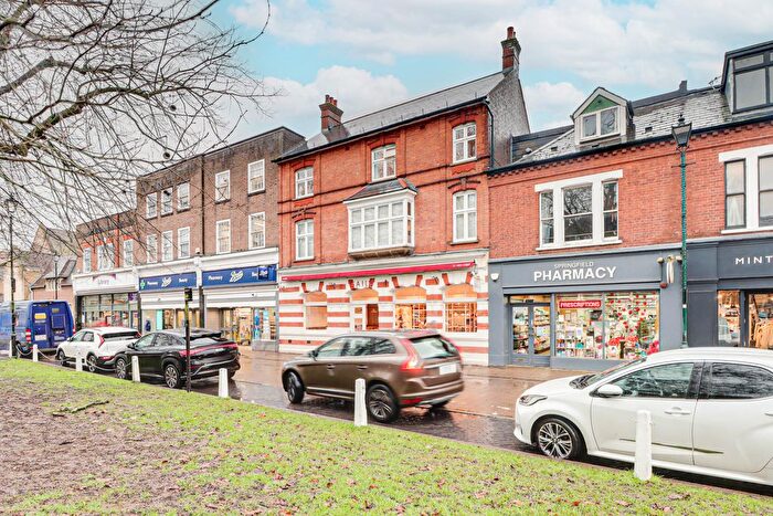 2 Bedroom Flat For Sale In High Street, Harpenden, Hertfordshire, AL5