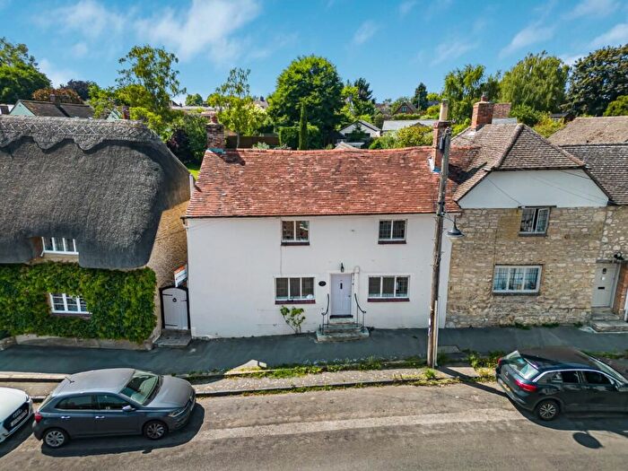 3 Bedroom Cottage For Sale In High Street, Long Crendon, Aylesbury, HP18