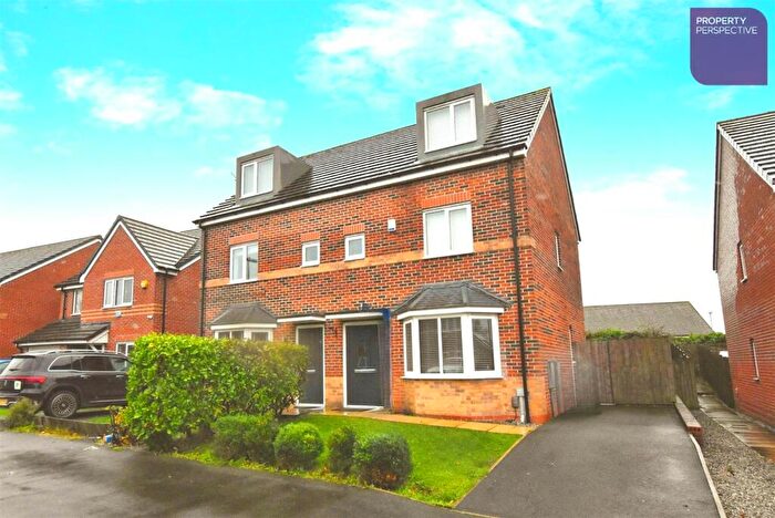 3 Bedroom Terraced House For Sale In Rowan Tree Road, Oldham, OL8