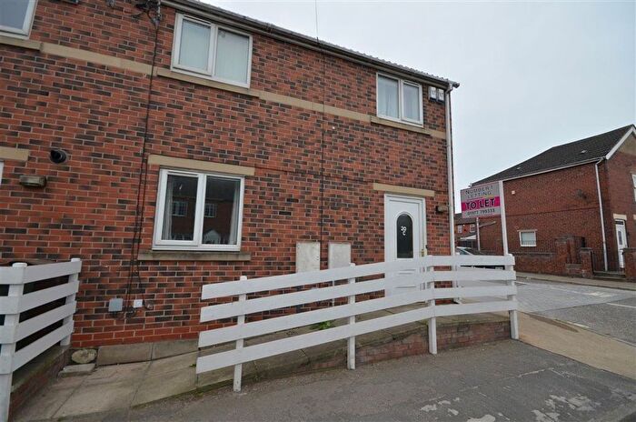 2 Bedroom Flat To Rent In Minsthorpe Lane, South Elmsall, WF9