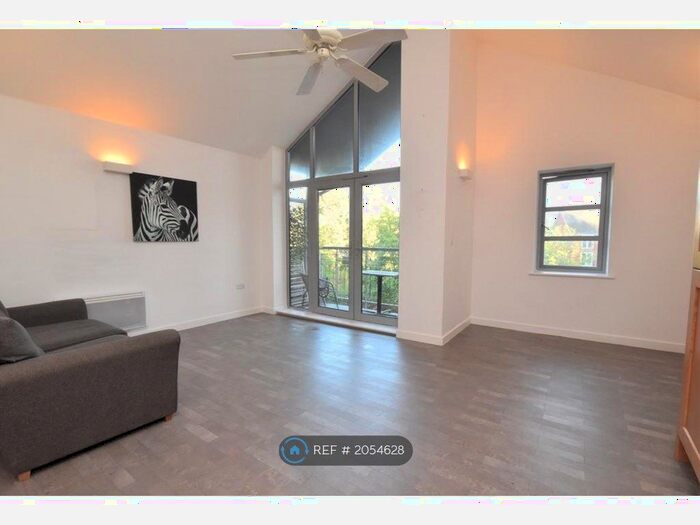 3 Bedroom Flat To Rent In Rotary Way, Colchester, CO3