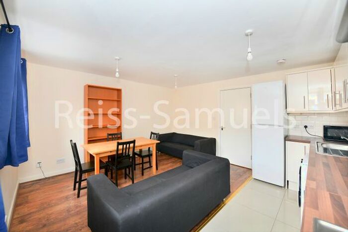 5 Bedroom Town House To Rent In Cyclops Mews., Canary Wharf, E14