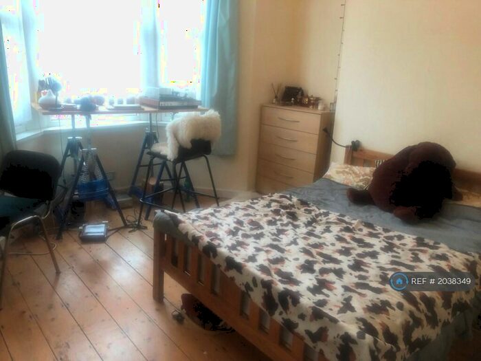 5 Bedroom Terraced House To Rent In Straithnairn Street, Cardiff, CF24