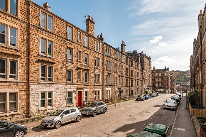 1 Bedroom Flat For Sale In Dalgety Avenue, Edinburgh, EH7