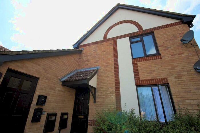 1 Bedroom Flat To Rent In Pimpernel Grove, Walnut Tree, Milton Keynes, MK7