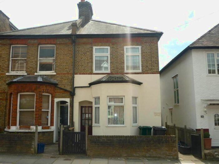 4 Bedroom Property To Rent In Hutton Grove, North Finchley, London, N12