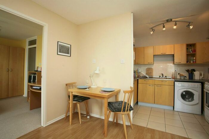 1 Bedroom Flat To Rent In Van Gogh Court, Amsterdam Road, Isle Of Dogs, E14