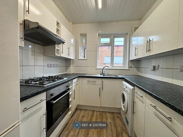 2 Bedroom Flat To Rent In Stratheden Parade, London, SE3