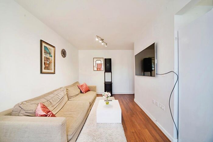 2 Bedroom Flat For Sale In Scott Road, Edgware, HA8