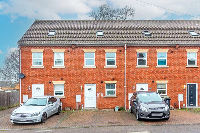3 Bedroom Terraced House To Rent In Queen Street, Rushden, NN10