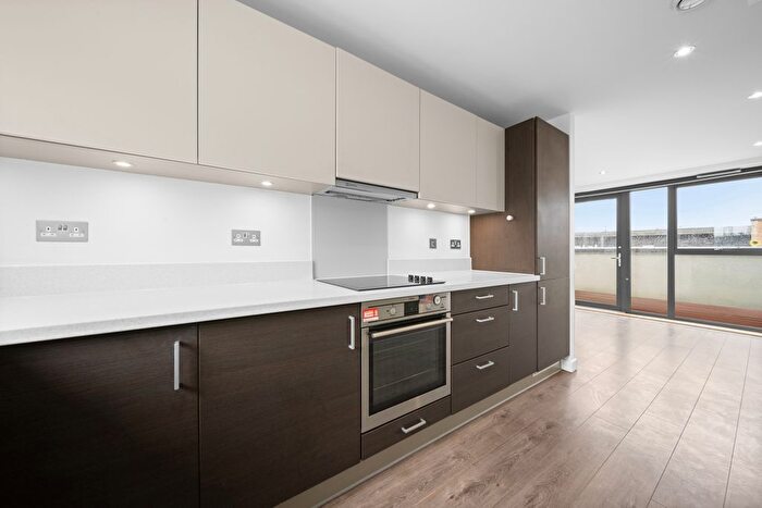 3 Bedroom Maisonette For Sale In Tewkesbury Road, West Ealing, W13