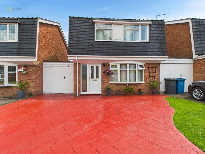 3 Bedroom Link Detached House For Sale In Belvedere Close, Perrycrofts, B79
