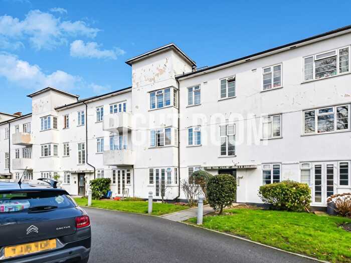 2 Bedroom Flat To Rent In Bedroom Apartment, Beech Lawns, N12