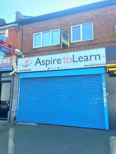 1 Bedroom Houseboat To Rent In George Lane, London, E18