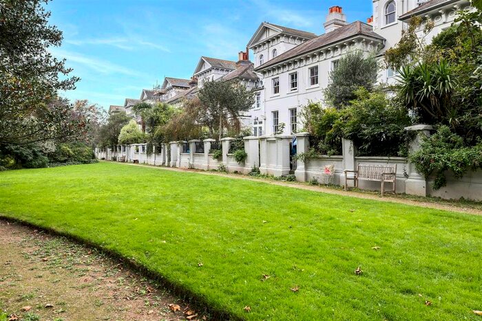 2 Bedroom Flat For Sale In Park Crescent, Brighton, BN2