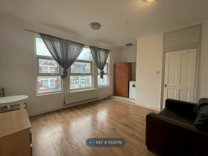 4 Bedroom Flat To Rent In Grove Green Road, London, E11