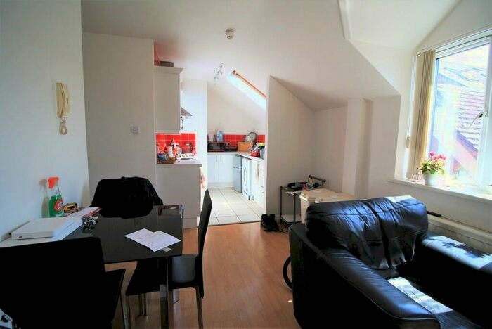 3 Bedroom Flat To Rent In Barts Mews, Bartholomew St West, EX4