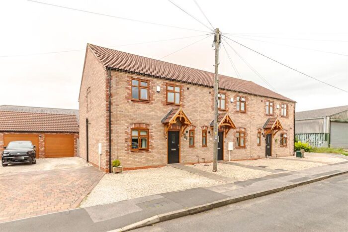 3 Bedroom End Of Terrace House For Sale In West Street, Hibaldstow, DN20