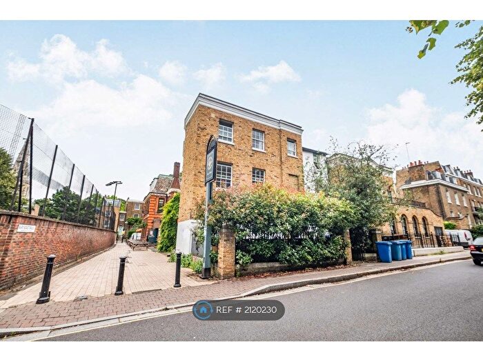 3 Bedroom Flat To Rent In Grove Lane, London, SE5