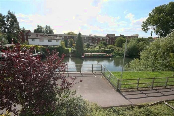 2 Bedroom Flat To Rent In Kennet Walk, Reading RG1