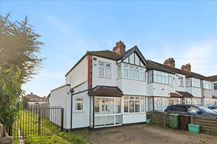 3 Bedroom Semi-Detached House To Rent In Buxton Cresent, North Cheam, SM3