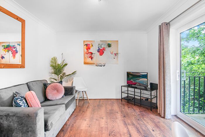 1 Bedroom Flat To Rent In Saffron Court, Staines Road, Feltham, TW14