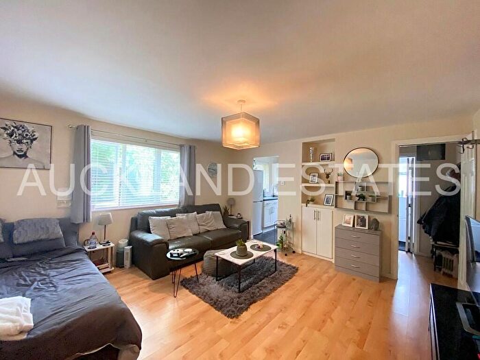 Studio To Rent In Nash Close, North Mymms, AL9