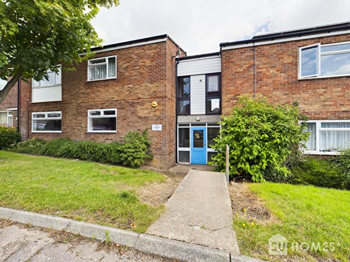 2 Bedroom Flat To Rent In Cook Crescent, Colchester, Essex, CO4