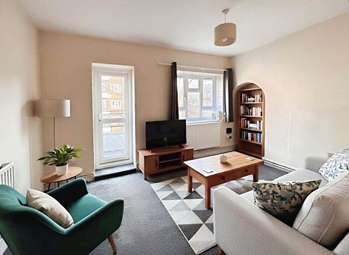 3 Bedroom Flat For Sale In Friary Estate, London, SE15