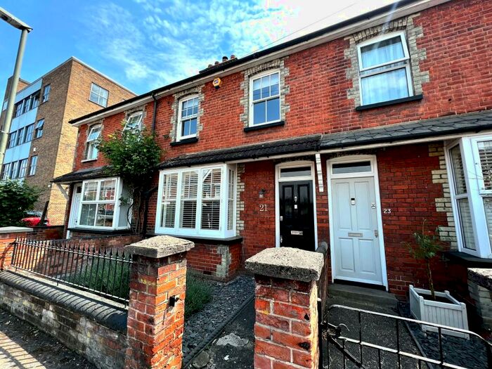 2 Bedroom House To Rent In Leas Road, Guildford, GU1