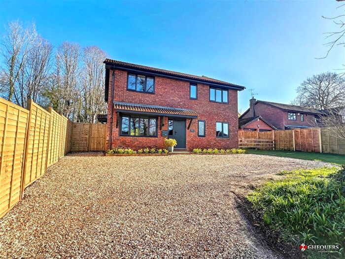 4 Bedroom Detached House For Sale In Reading Road, Chineham, Basingstoke, RG24