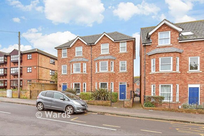 3 Bedroom Flat For Sale In Quex Road, Westgate-On-Sea, Kent, CT8