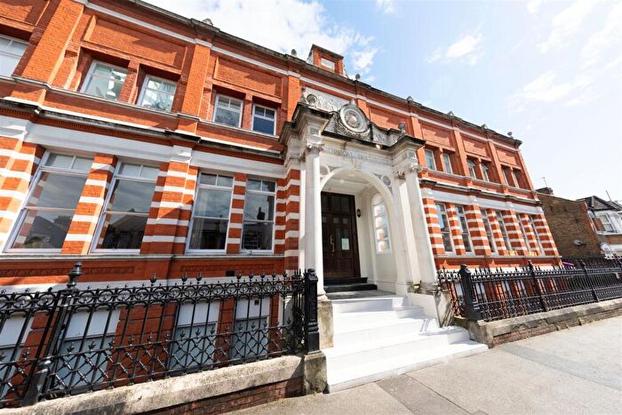 1 Bedroom Apartment For Sale In Adelaide Road, Leyton, E10
