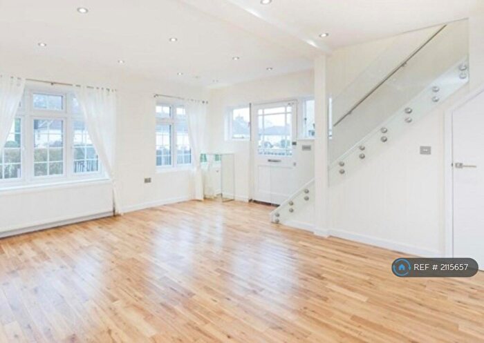 3 Bedroom Semi-Detached House To Rent In Halliwick Road, London, N10