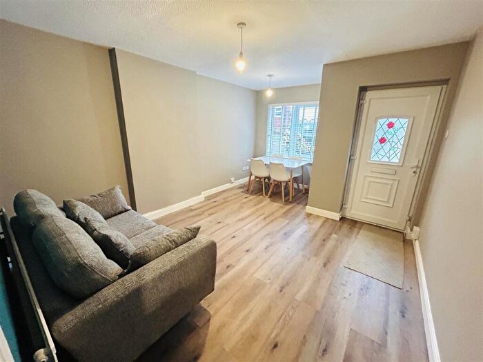 2 Bedroom Apartment To Rent In High Lea Court, Ebberston Terrace, Hyde Park, Leeds, LS6