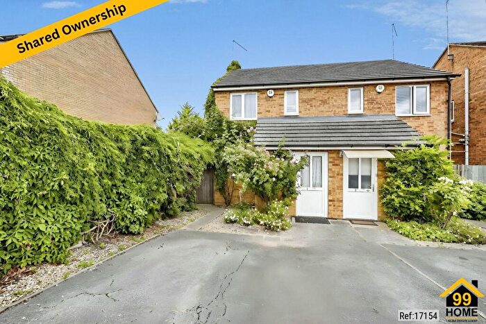 3 Bedroom Semi Detached House For Sale In Kingscroft Court, Northampton, NN3